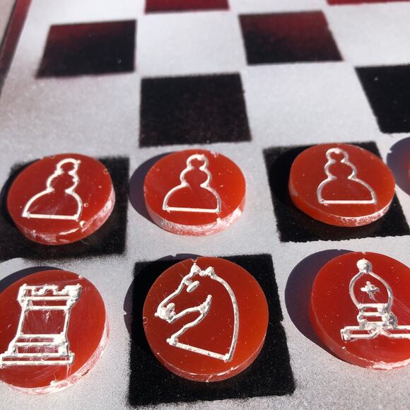 Chess Set - Prestigious Race Colors - Picture 3 of 10